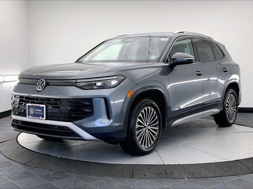 Platinum Gray Metallic 2025 Volkswagen Tiguan 2.0T S