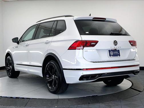 Opal White Pearl Effect 2023 Volkswagen Tiguan 2.0T SE R-Line Black