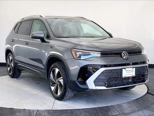 Platinum Gray Metallic 2025 Volkswagen Taos 1.5T SE