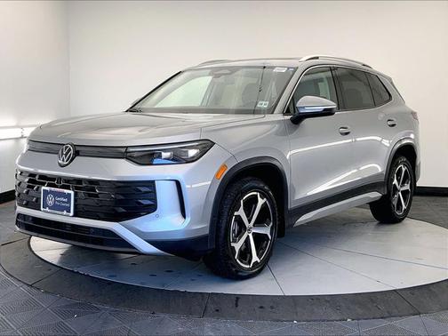 Pyrite Silver Metallic 2025 Volkswagen Tiguan 2.0T SE