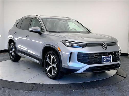 Pyrite Silver Metallic 2025 Volkswagen Tiguan 2.0T SE
