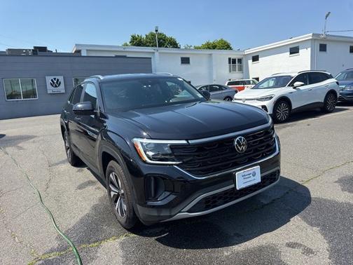 Deep Black Pearl Effect 2026 Volkswagen Atlas Cross Sport 2.0T SE