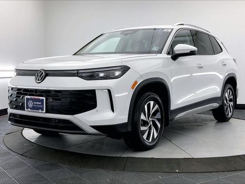 Pure White 2025 Volkswagen Tiguan 2.0T S
