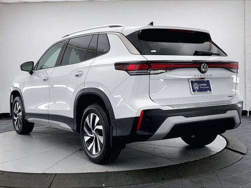 Pure White 2025 Volkswagen Tiguan 2.0T S