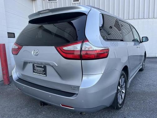2019 Toyota Sienna XLE Premium