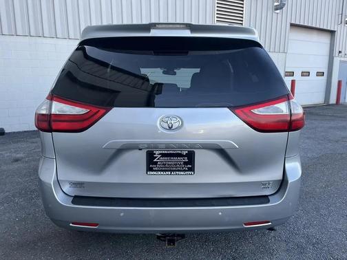2019 Toyota Sienna XLE Premium