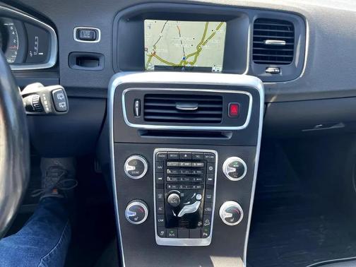 2016 Volvo V60 Cross Country T5