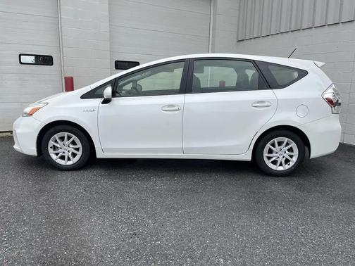 2013 Toyota Prius v Three