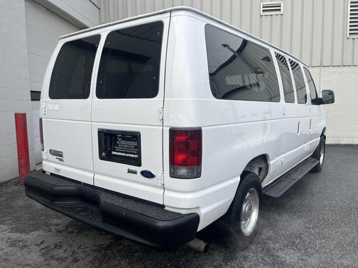 2011 Ford E350 Super Duty XLT