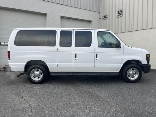 2011 Ford E350 Super Duty XLT