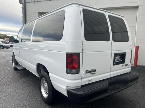 2011 Ford E350 Super Duty XLT