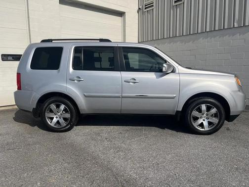 Alabaster Silver Metallic 2014 Honda Pilot Touring