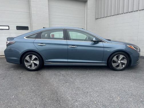 Graphite Blue Pearl 2016 Hyundai SONATA Hybrid Limited