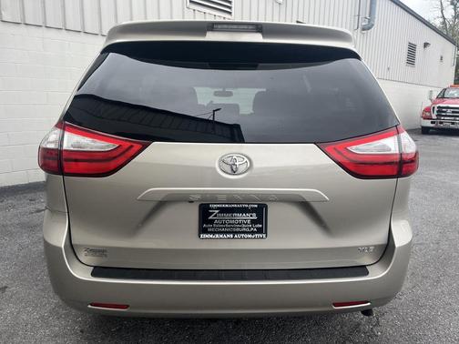 2015 Toyota Sienna XLE
