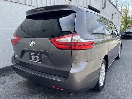 2015 Toyota Sienna LE