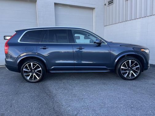 2021 Volvo XC90 T6 Momentum