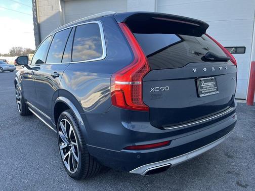 2021 Volvo XC90 T6 Momentum