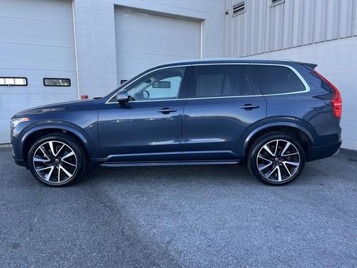 2021 Volvo XC90 T6 Momentum