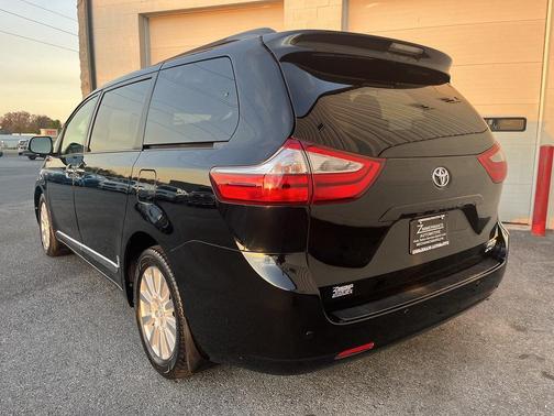 2017 Toyota Sienna XLE