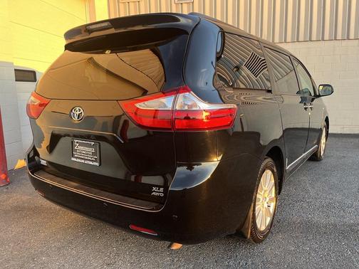 2017 Toyota Sienna XLE