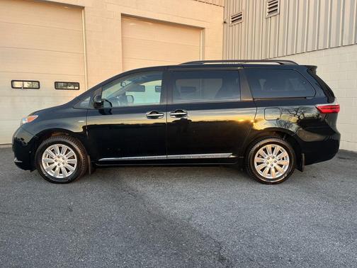 2017 Toyota Sienna XLE