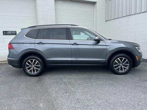 Platinum Gray Metallic 2019 Volkswagen Tiguan 2.0T SE 4MOTION