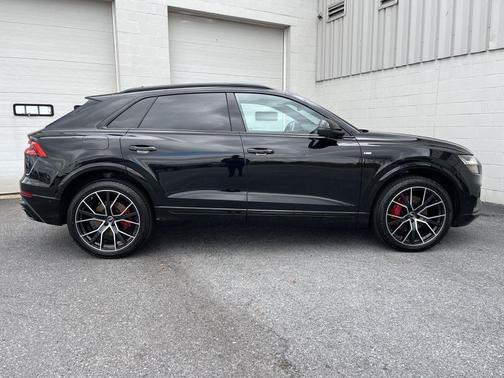 2022 Audi Q8 55 Premium Plus