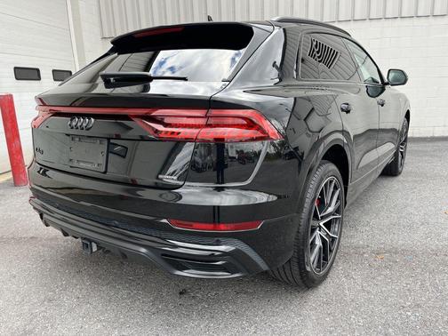 2022 Audi Q8 55 Premium Plus