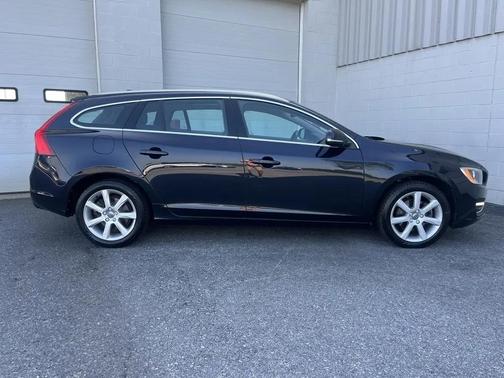 BLUE 2017 Volvo V60 T5 Premier