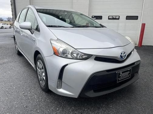 2015 Toyota Prius v Five