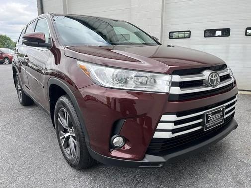 Ooh La La Rouge Mica 2019 Toyota Highlander LE Plus