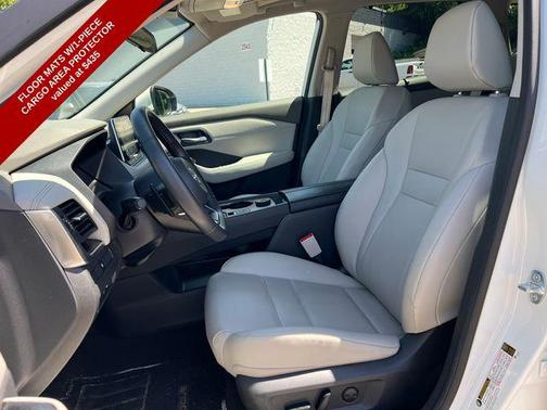 Pearl White Tricoat 2023 Nissan Rogue SV