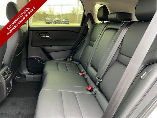 Everest White Pearl Tricoat 2026 Nissan Rogue Dark Armor