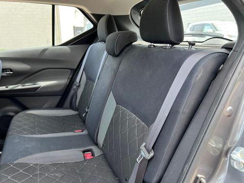 Gun Metallic 2018 Nissan Kicks SV