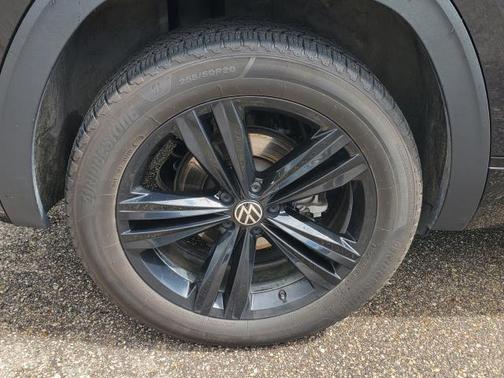 2023 Volkswagen Atlas Cross Sport 3.6L V6 SEL R-Line