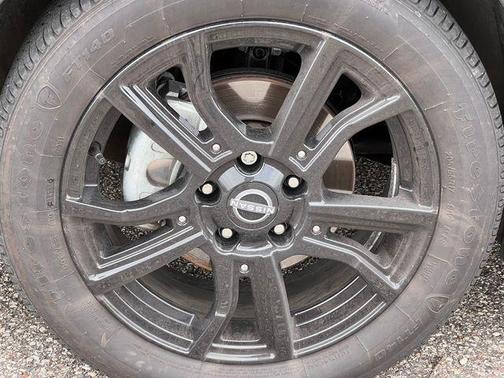 Gray/Super Black 2024 Nissan Kicks SV