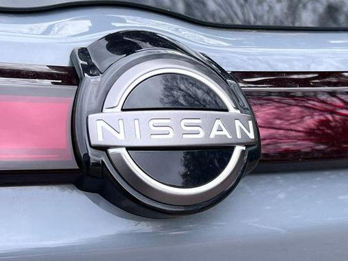 Gray/Super Black 2024 Nissan Kicks SV