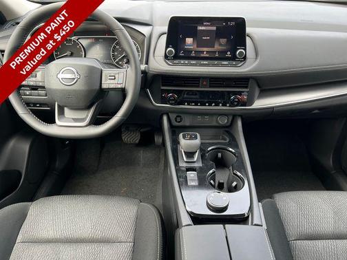 Everest White Pearl Tricoat 2026 Nissan Rogue SV