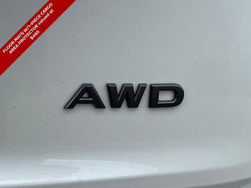Everest White Pearl Tricoat 2026 Nissan Rogue SV