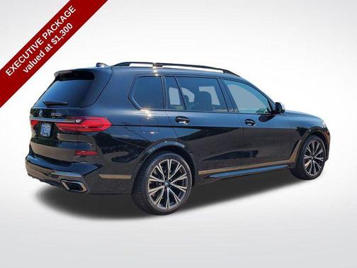 2022 BMW X7 M50i