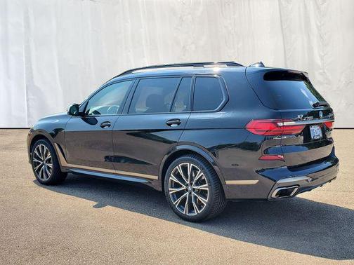 2022 BMW X7 M50i