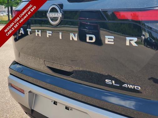 2025 Nissan Pathfinder SL 4WD