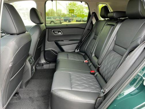 Obsidian Green 2026 Nissan Rogue Platinum
