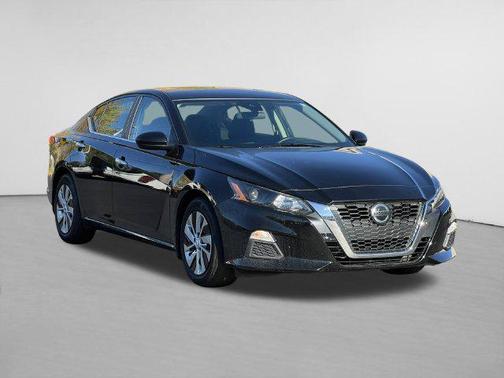 Super Black 2022 Nissan Altima S FWD