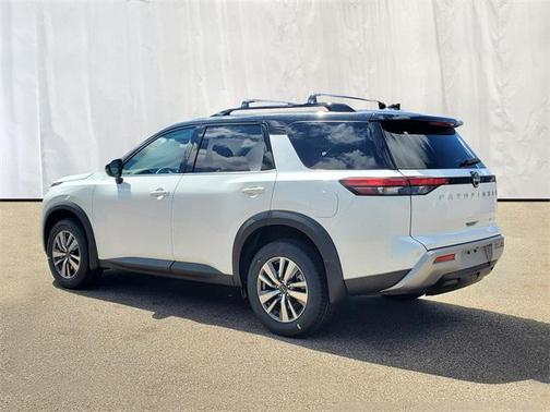 2025 Nissan Pathfinder SL 4WD