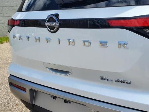 2025 Nissan Pathfinder SL 4WD