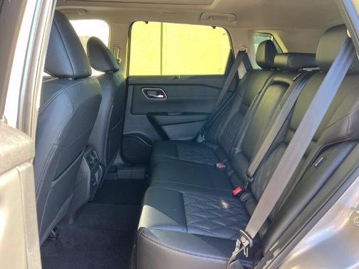 Champagne Silver/Black 2026 Nissan Rogue Platinum