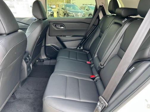 Everest White Pearl Tricoat 2026 Nissan Rogue Dark Armor