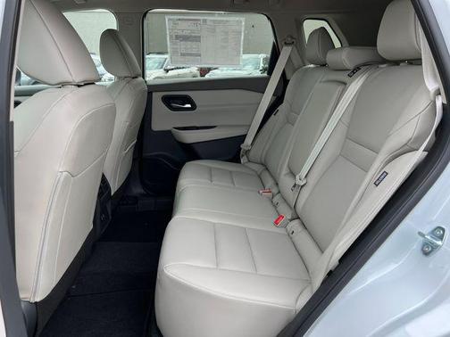 Everest White Pearl Tricoat 2026 Nissan Rogue Dark Armor