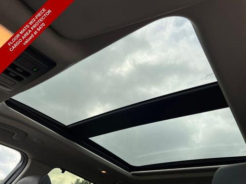 Champagne Silver Metallic/Super Black 2025 Nissan Rogue SL